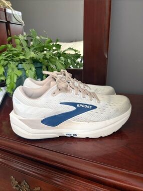 Brooks Ghost Max Running Shoes in Beige and Navy